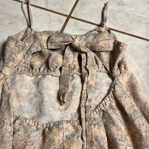 H&M medium dress. Ties a bow in back. - Picture 8 of 9